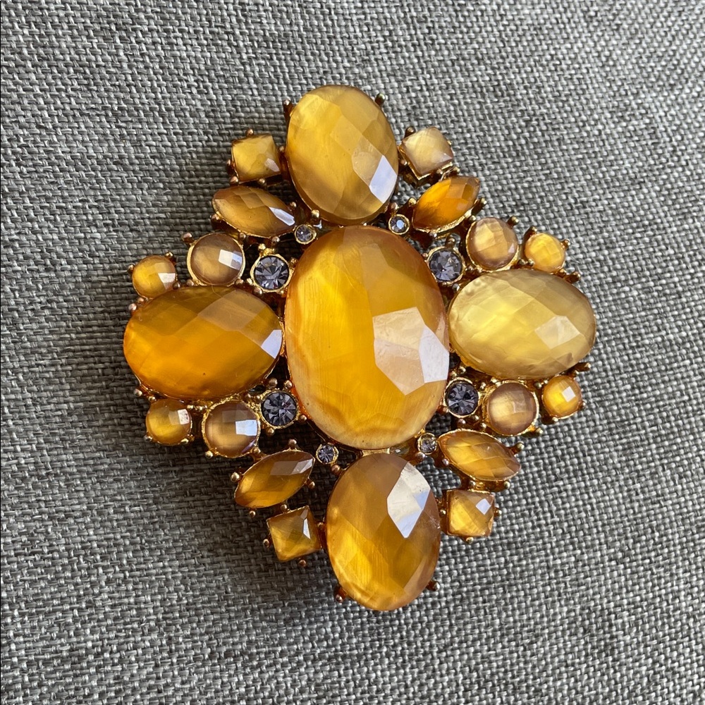 Elegant Gold Color Brooch